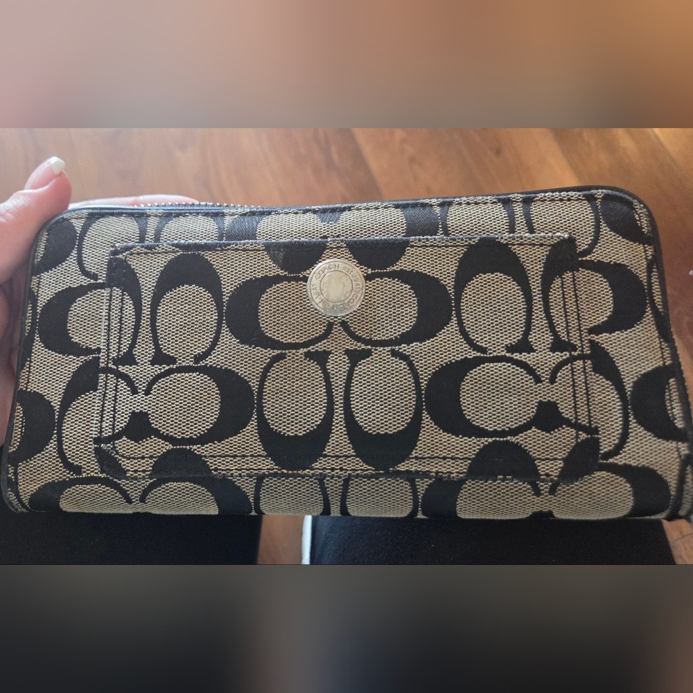 Coach Signature Canvas Zip Wallet in Khaki/Black